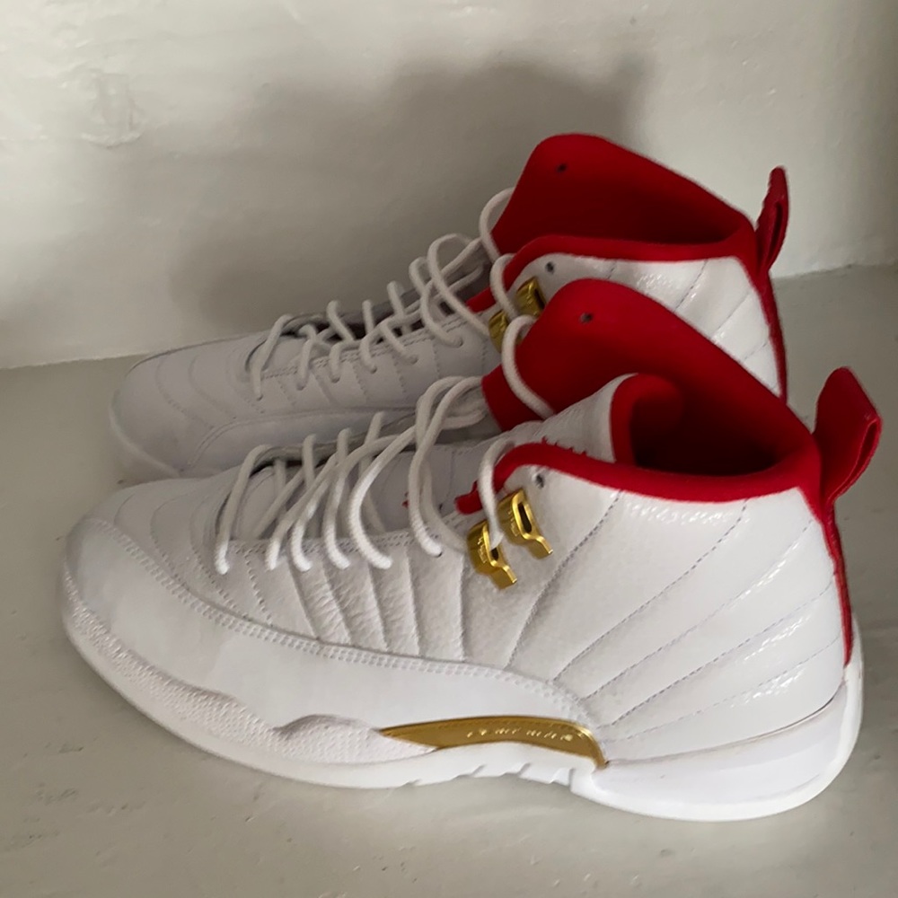 Air Jordan 12 Retro 130690 107 size 10 NIB